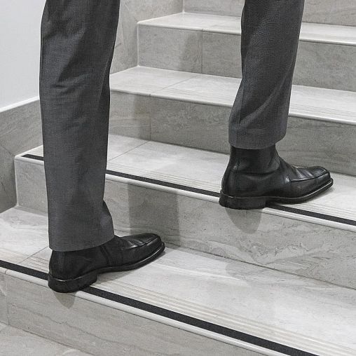 Лента противоскользящая Aviora, самоклеящаяся, 25 мм x 5 м, черная фото