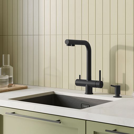 Смеситель для кухни IDDIS Umbra, с выдвижным изливом и подключением к фильтру, черный матовый фото