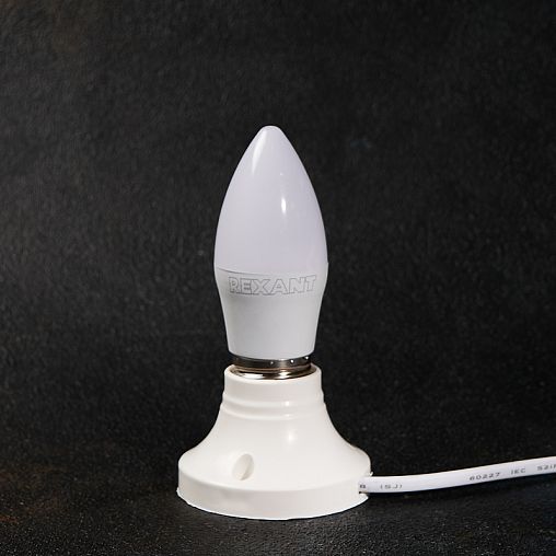 Лампа светодиодная Rexant Свеча, Е27, 9,5 Вт, 2700 К, теплый свет фото