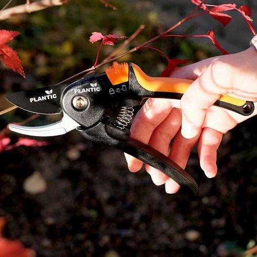 Секатор плоскостной регулируемый Plantic by Fiskars P310, 185 мм фото