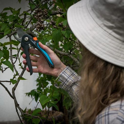 Секатор плоскостной Plantic by Fiskars Light L63, 205 мм фото