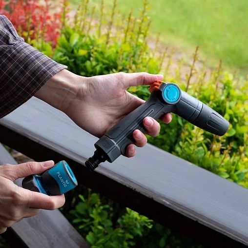 Пистолет-распылитель для полива Plantic by Fiskars light, регулируемый фото