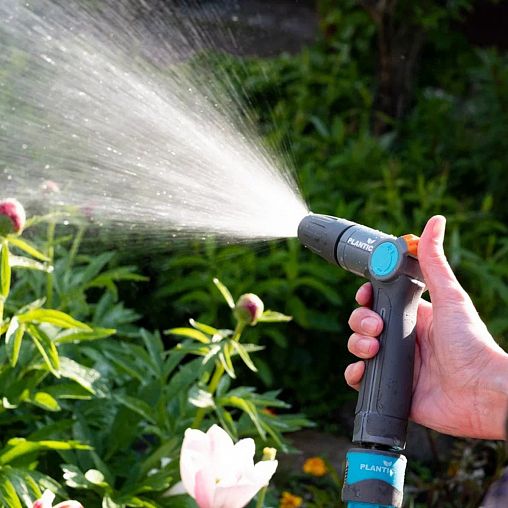 Пистолет-распылитель для полива Plantic by Fiskars light, регулируемый фото