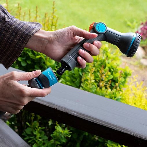 Пистолет-распылитель для полива Plantic by Fiskars light 39362-01, регулируемый, 8 режимов фото