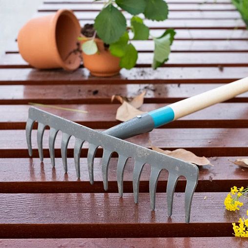 Грабли прямые Plantic by Fiskars Light, с деревянным черенком, 12 зубьев, 1520 мм фото