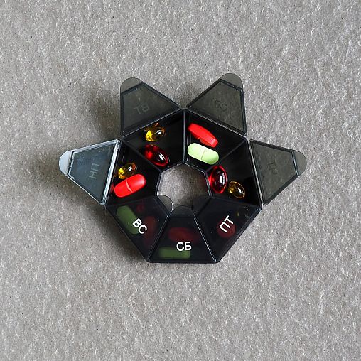 Таблетница Мультидом Неделя, 7 секций, 8 x 8 x 1,5 см фото