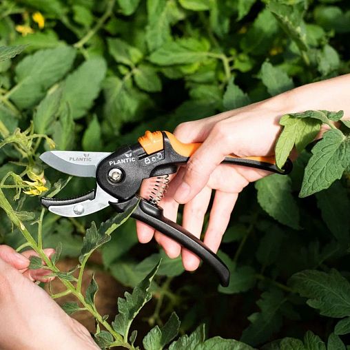 Секатор плоскостной регулируемый Plantic by Fiskars P311, 185 мм фото
