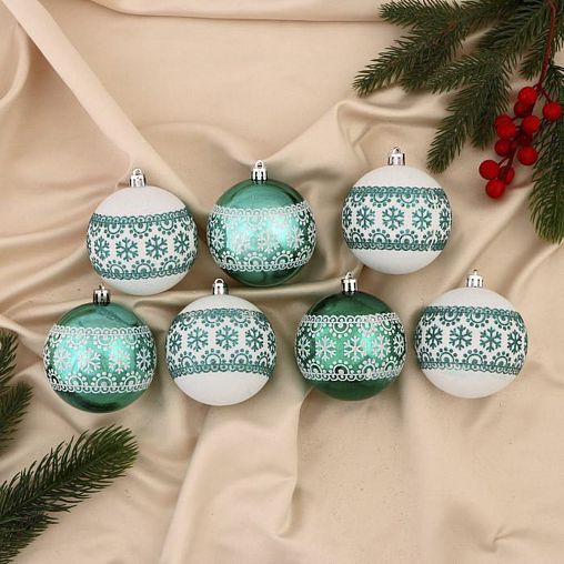 Набор елочных шаров Зимнее волшебство Изумрудик - снежный орнамент, d 8 см, 7 шт, изумрудно-белый фото