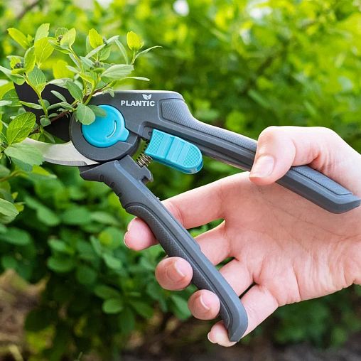 Секатор плоскостной Plantic by Fiskars Light L64, 205 мм фото