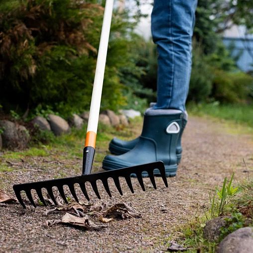 Грабли прямые Plantic by Fiskars Terra, с деревянным черенком, 12 зубьев, 1520 мм фото Грабли прямые Plantic by Fiskars Terra, с деревянным черенком, 12 зубьев, 1520 мм фото