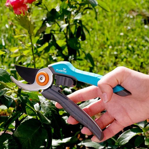 Секатор плоскостной Plantic by Fiskars Light L67, 260 мм фото