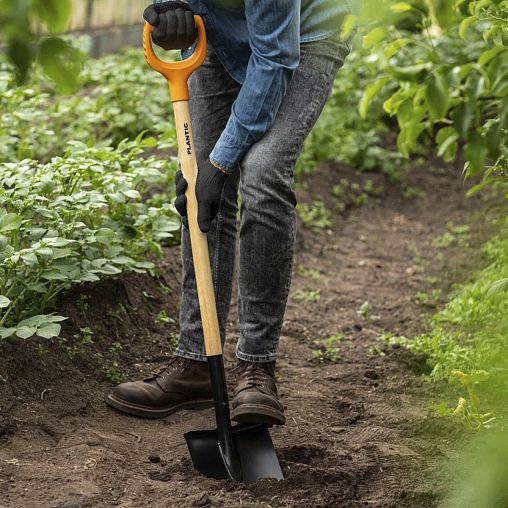 Лопата штыковая Plantic by Fiskars Дача, с черенком и ручкой, 1180 мм фото