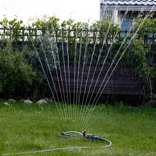 Дождеватель осциллирующий Plantic by Fiskars light, 15 форсунок фото