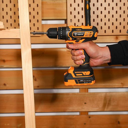 Дрель-шуруповерт аккумуляторная Deko DKCD20 Impact SET 3, 20 В, 2 x 2 Ач Li-ion, ЗУ фото