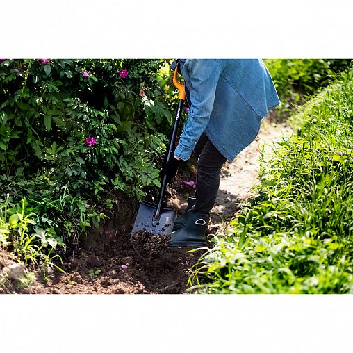 Лопата штыковая Plantic by Fiskars Terra, с черенком и ручкой, 1120 мм фото
