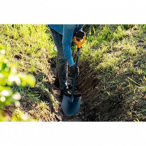 Лопата штыковая Plantic by Fiskars Terra, с черенком и ручкой, 1120 мм фото